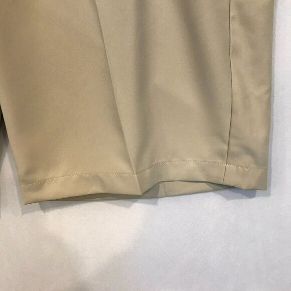 Izod Men's Flat Front Bermuda Golf Shorts Sz 40 in Light Tan Activewear Outdoors - Picture 4 of 13
